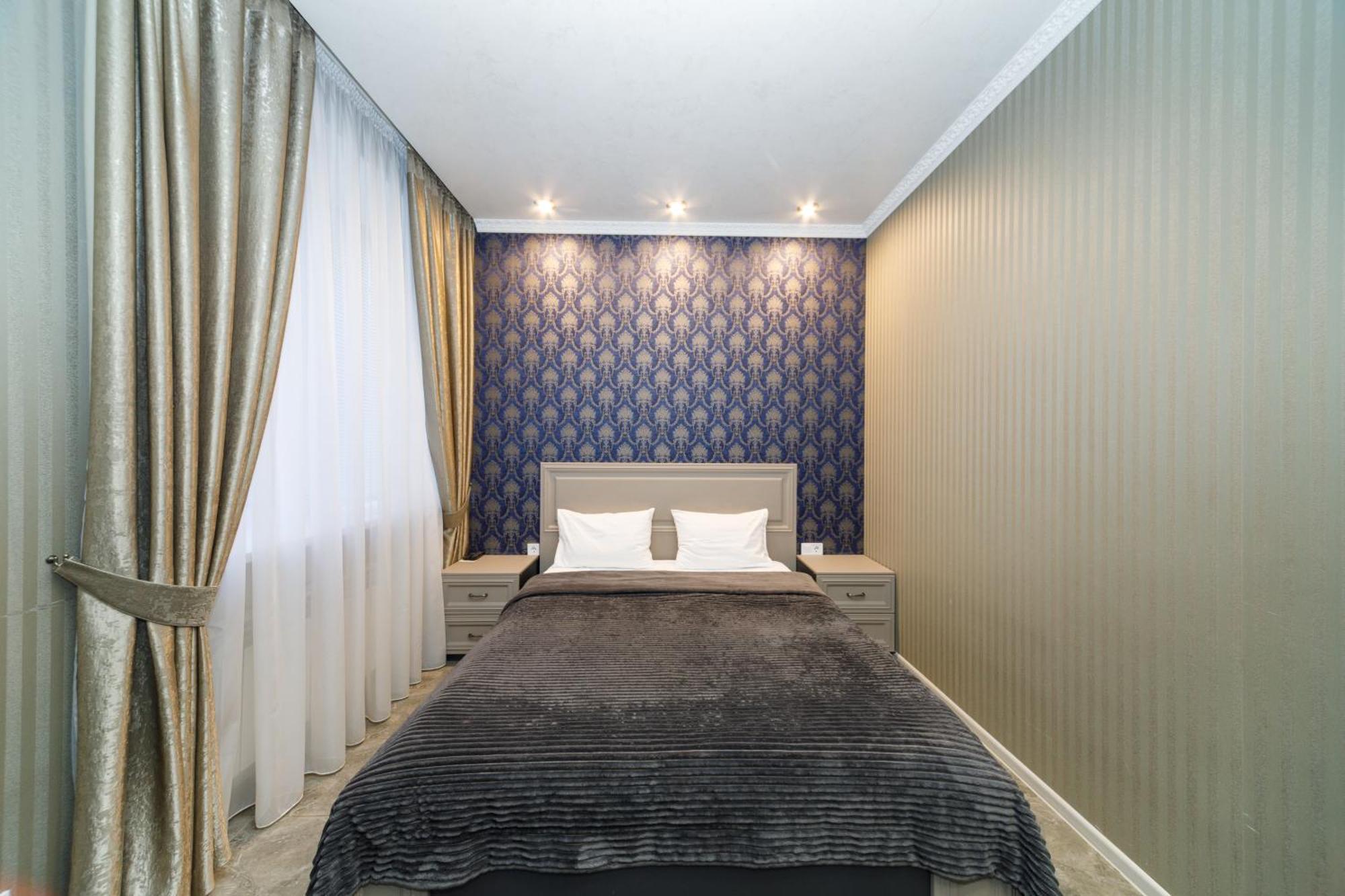 L.O.Y Family Hotel Dnipro Exterior photo