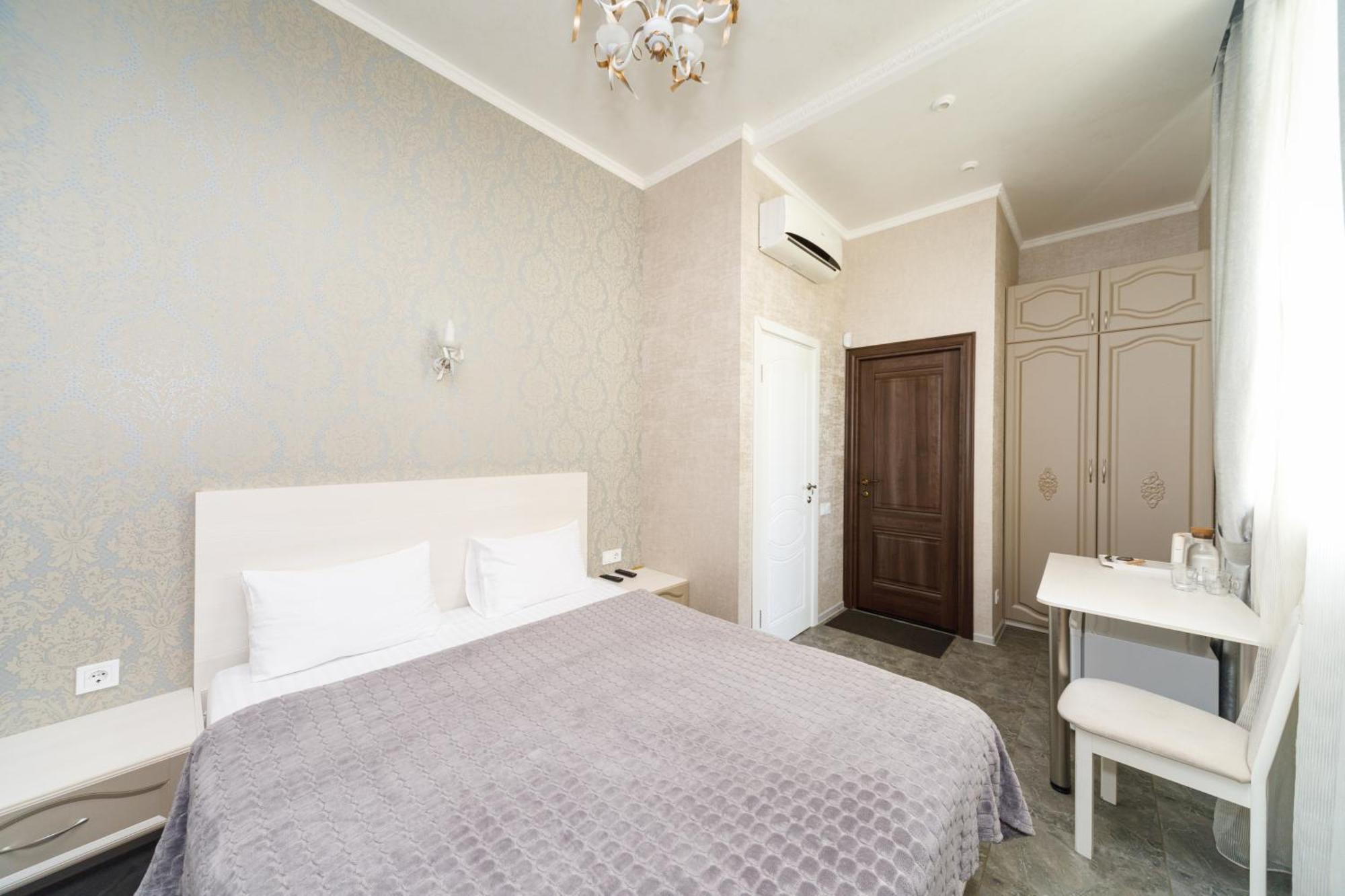 L.O.Y Family Hotel Dnipro Exterior photo