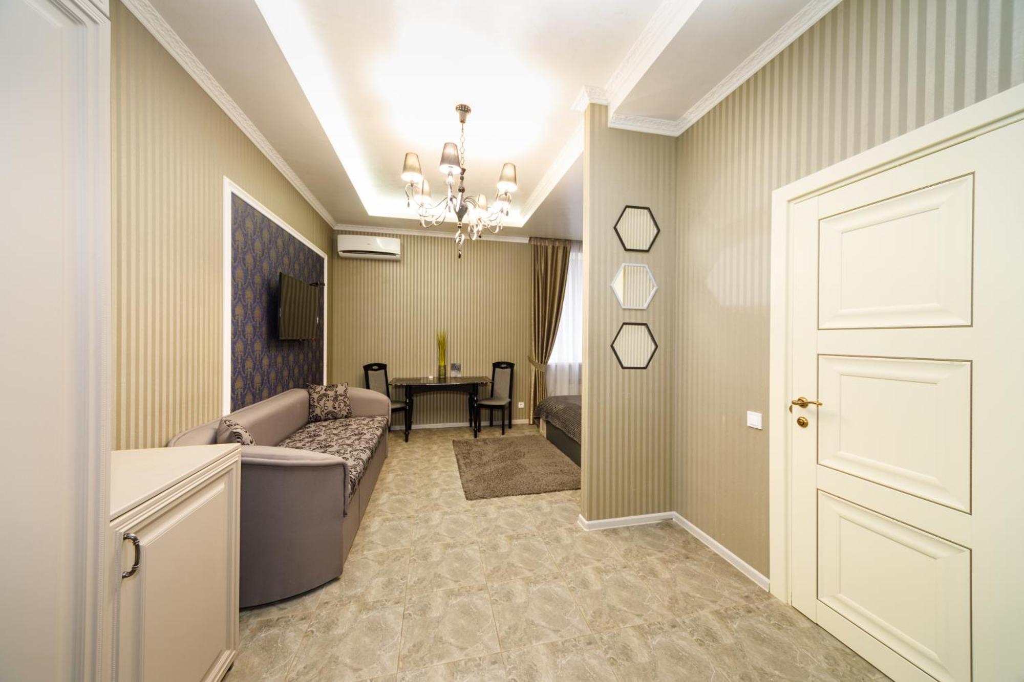 L.O.Y Family Hotel Dnipro Exterior photo