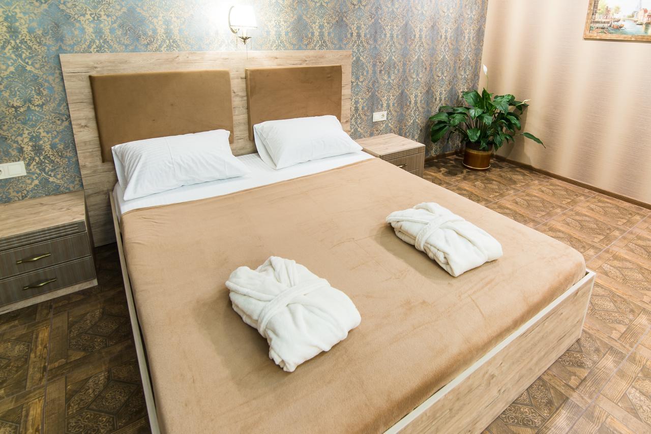L.O.Y Family Hotel Dnipro Exterior photo