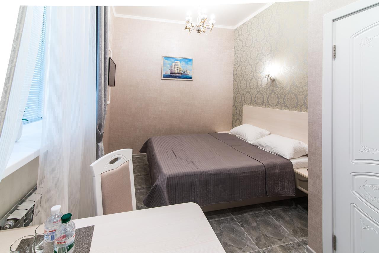 L.O.Y Family Hotel Dnipro Exterior photo