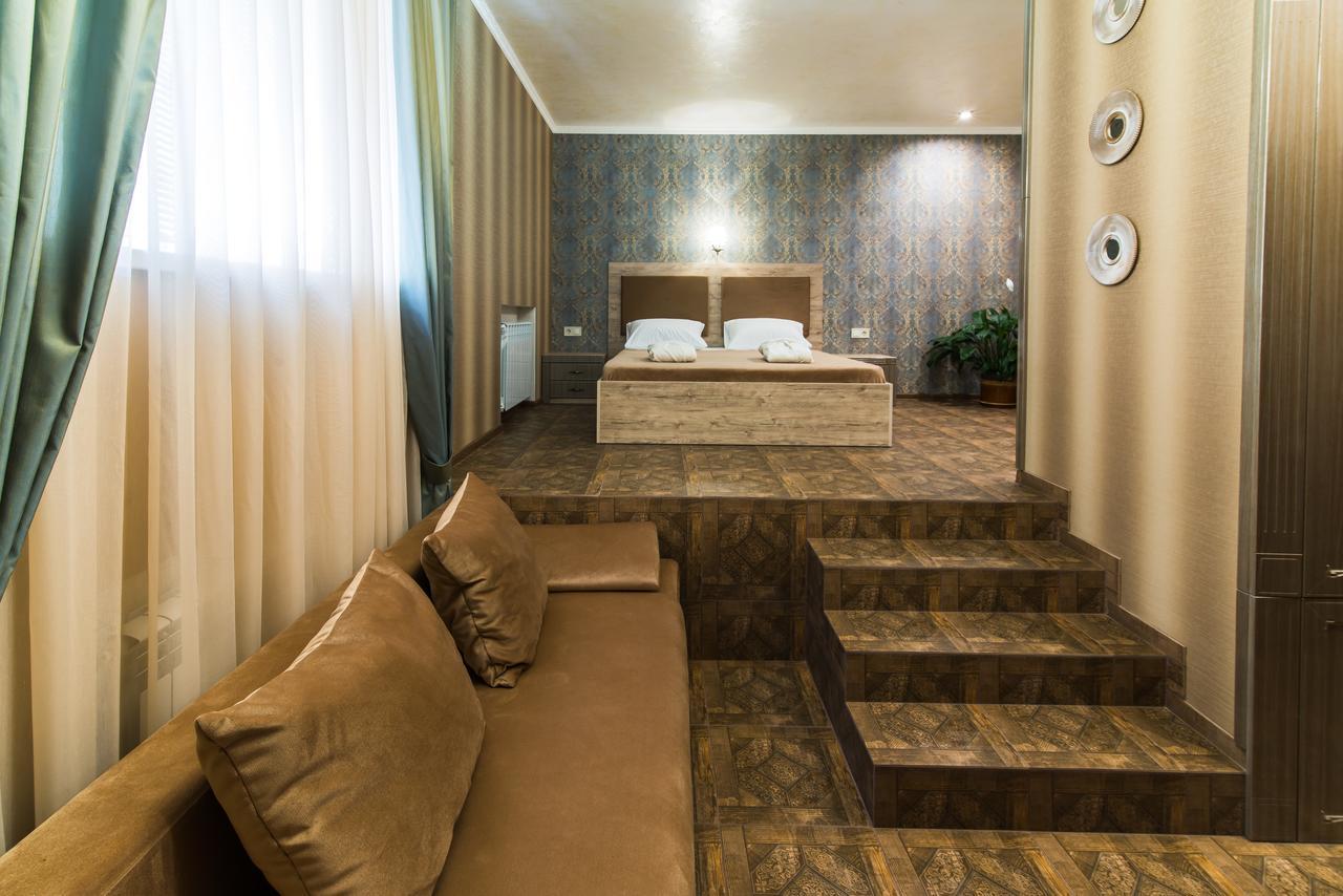 L.O.Y Family Hotel Dnipro Exterior photo