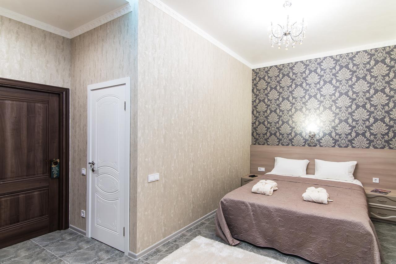 L.O.Y Family Hotel Dnipro Exterior photo