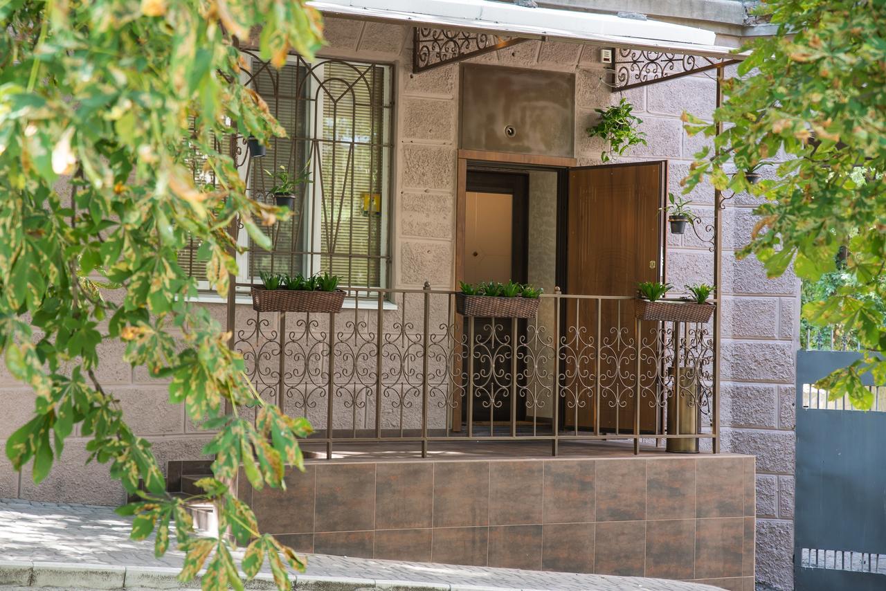 L.O.Y Family Hotel Dnipro Exterior photo